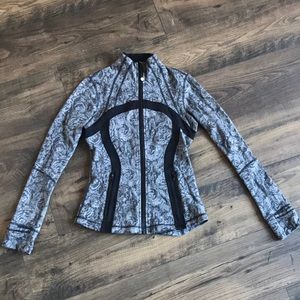 Lululemon define jacket size 4